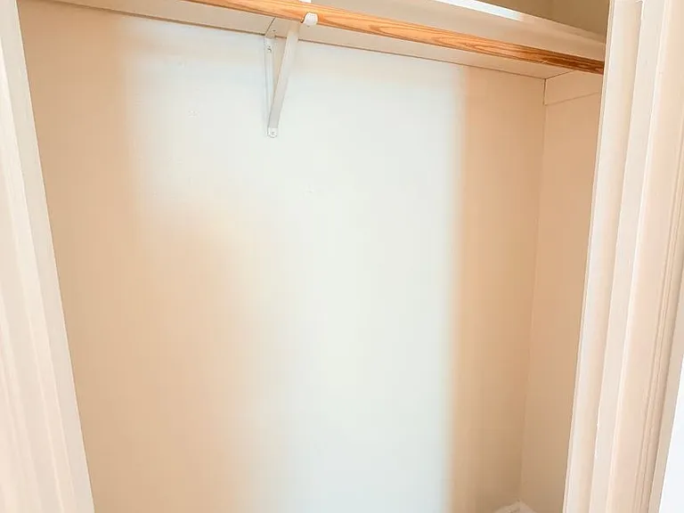 2035 N Graham Ave — Photo 11