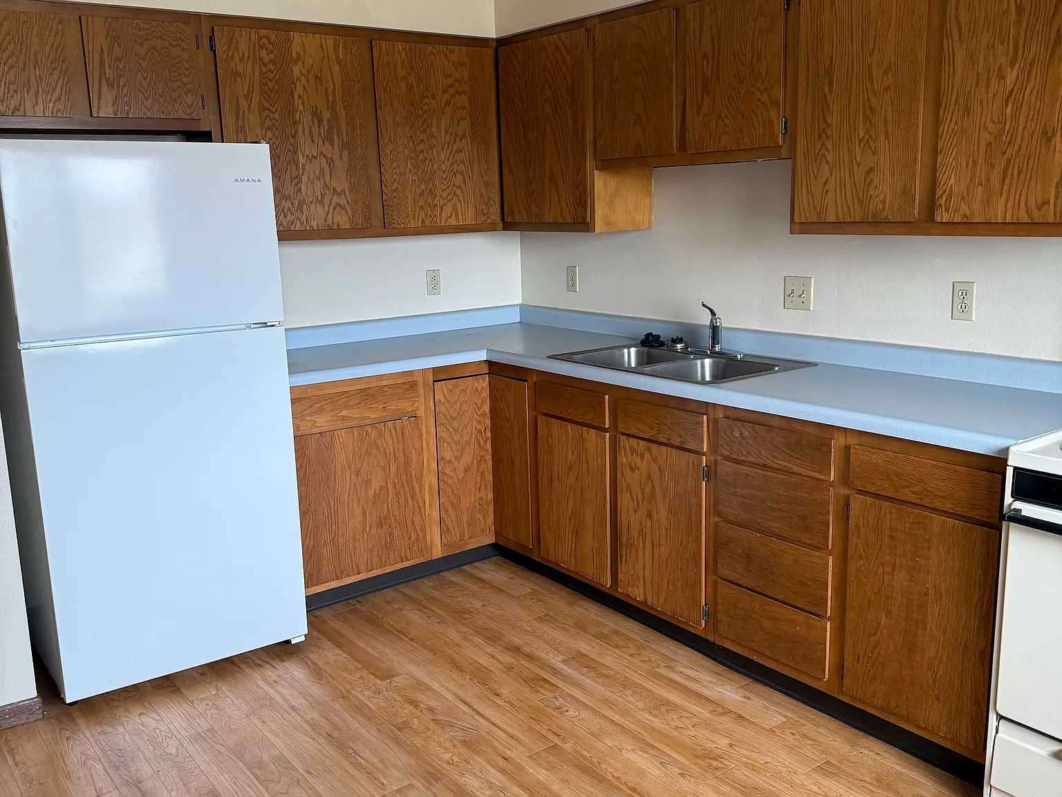 3 bed, $939 — Photo 1
