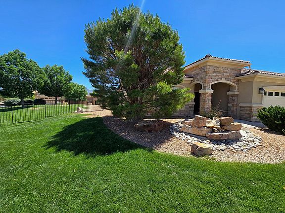 2nd image of 900 Cottonwood Cir