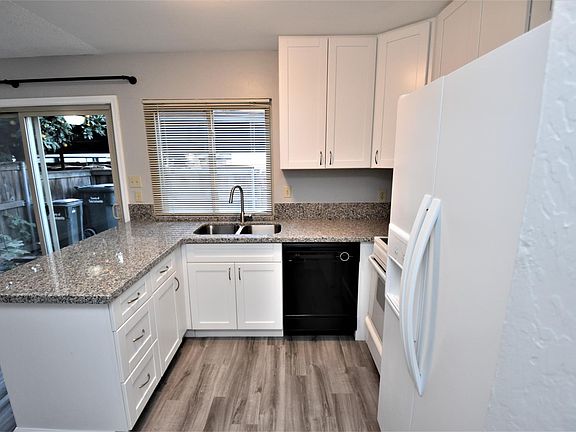 4th image of 8744 Woodman Way APT B