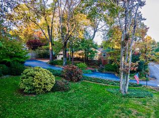 202 W Brow Oval, Lookout Mountain, TN 37350