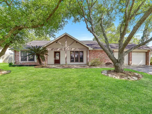1116 W Castlewood Ave, Friendswood, TX 77546