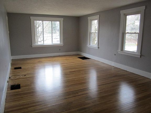 Living Room - Newly Refinshed Floors