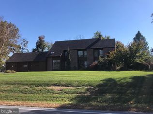 1 Lakeview Ct, Reading, PA 19608