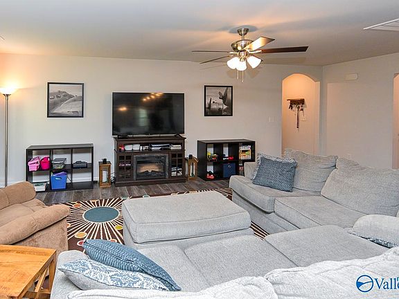 4th image of 117 Barlow Way