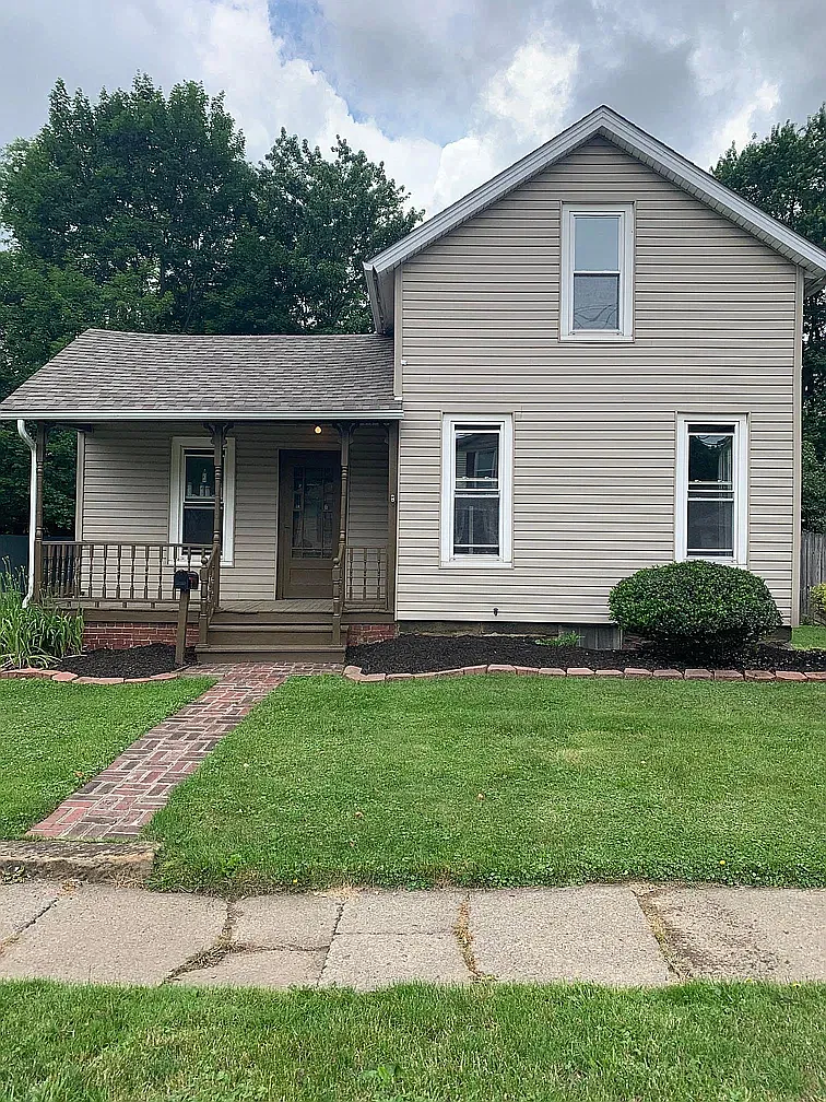 2 bed, 858 sqft, $1,400 — Photo 1