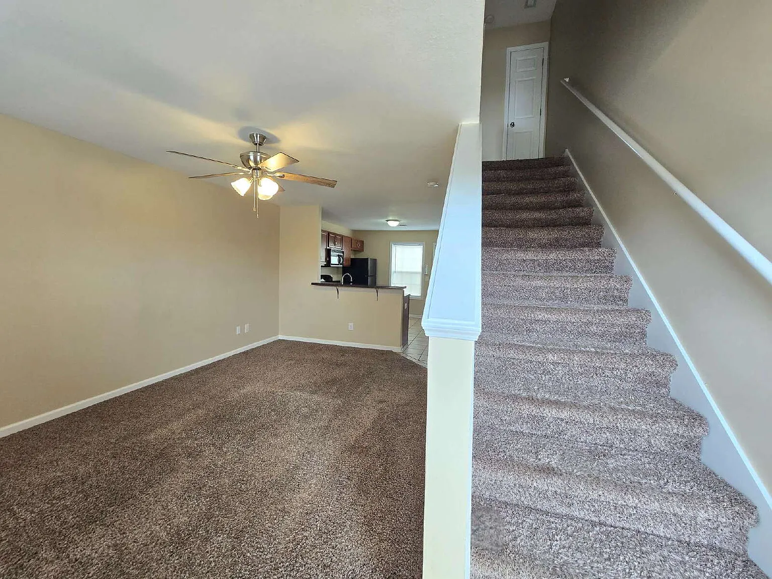 2 bed, 1.5 bath, 950 sqft, $1,025 — Photo 2