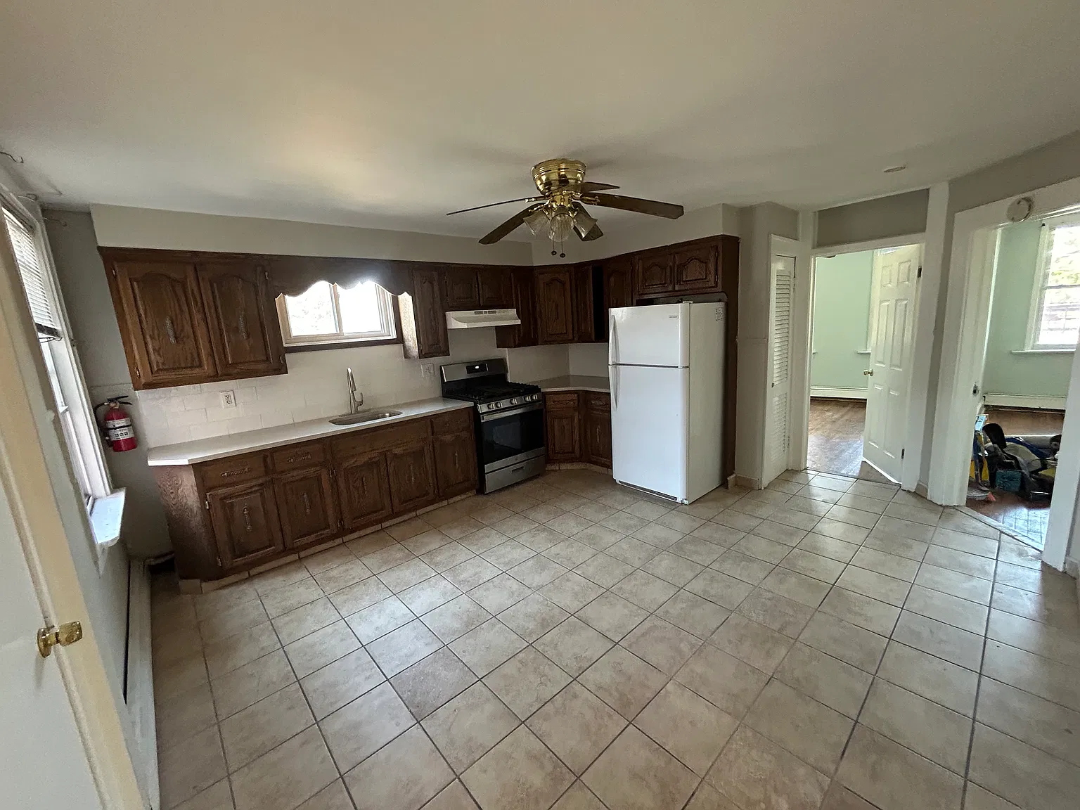 2 bed, 900 sqft, $2,100 — Photo 3