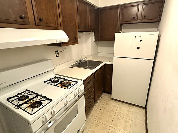 3rd image of 325 N Neville St #1