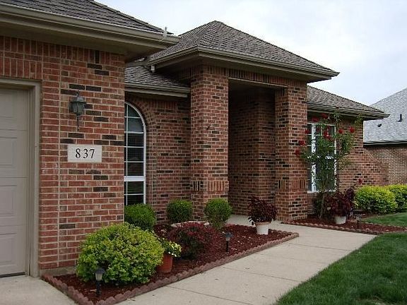 4th image of 837 Deerhurst Dr