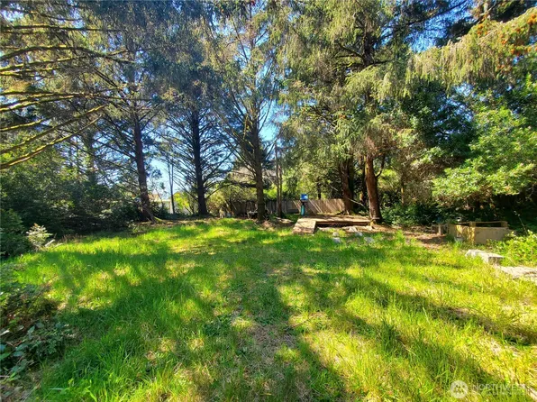 333 Mizzen Street NW, Ocean Shores, WA 98569