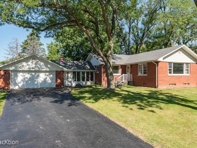 454 Andrus Rd, Downers Grove, IL, 60516