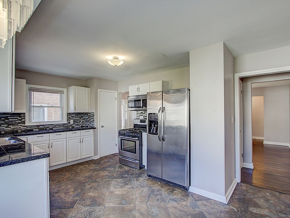 1st image of 5640 N Lydell Ave