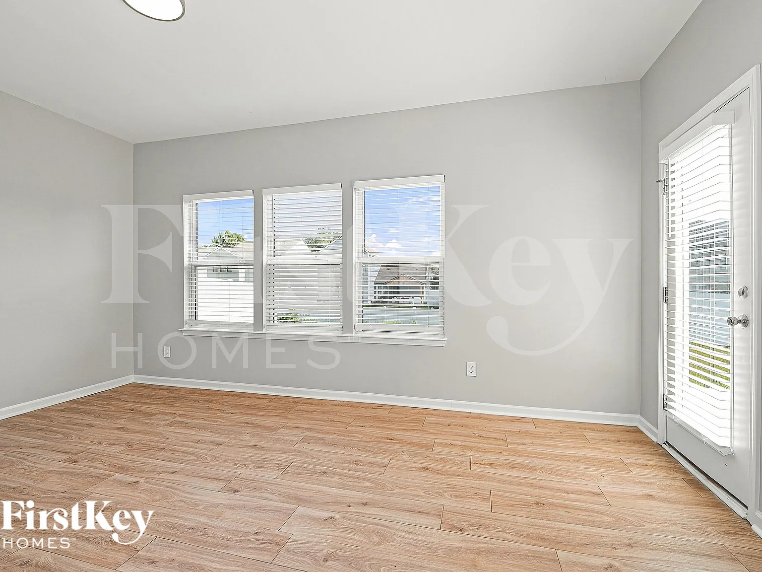3 bed, 2.5 bath, 2126 sqft, $2,250 — Photo 3