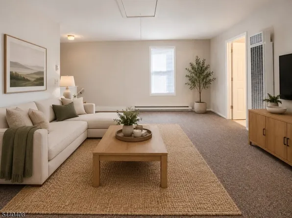 88 Trinity St, Newton, NJ 07860