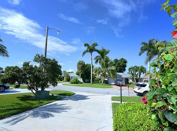5th image of 160 Marseille Dr