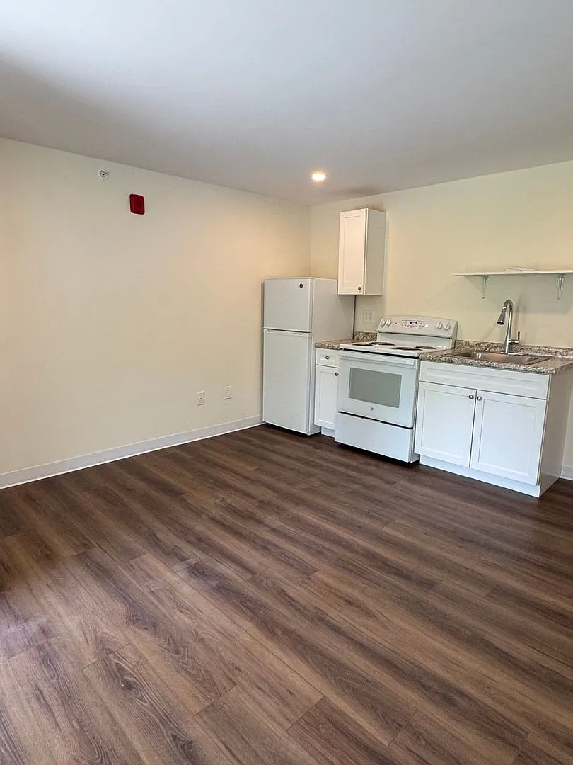 162 Narragansett Street — Photo 4