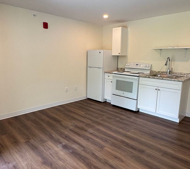 2nd image of 162 Narragansett St #9