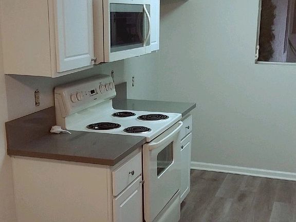 2nd image of 2700 W Victory Blvd #101