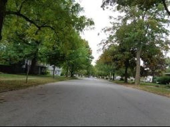 Exterior Neighborhood (street photo)