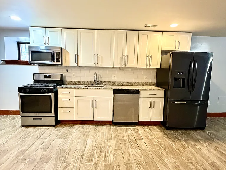916 Whitelock St #100 — Photo 15