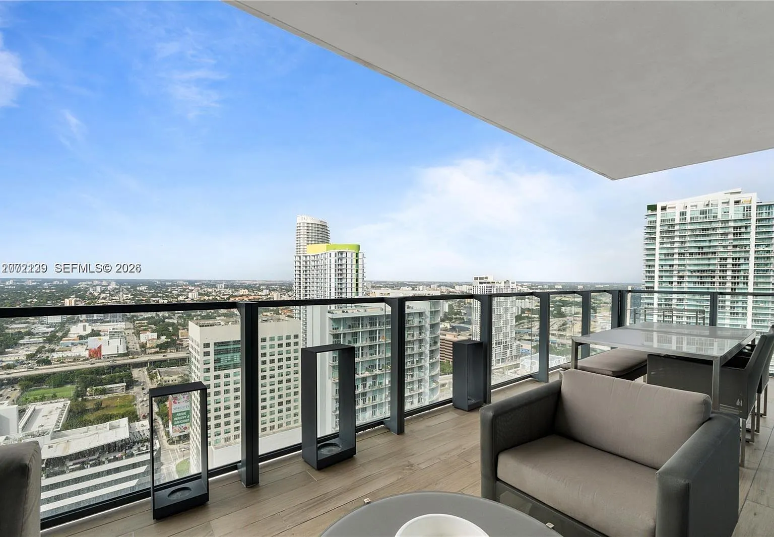 Rise Condo — Photo 2