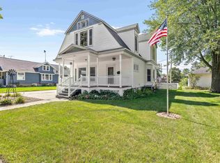 108 W Howard St, Manchester, IA 52057