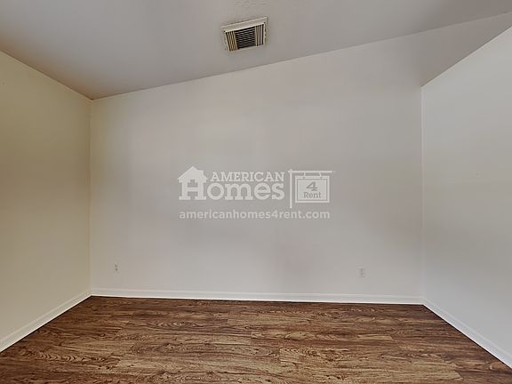 5th image of 414 SW Meadow Ter