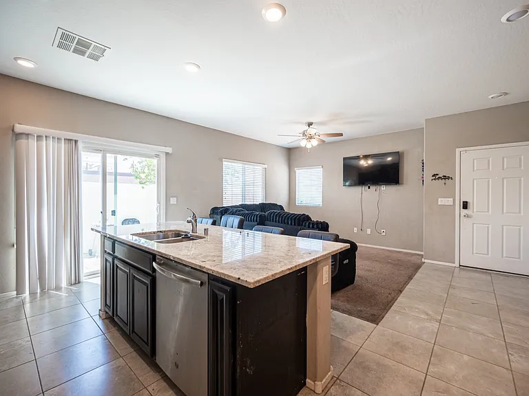 2715 Amazing Meadows Ave — Photo 10