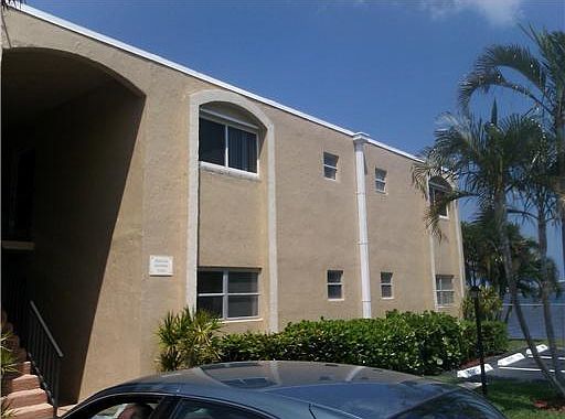 2nd image of 1426 S Lakeside Dr APT 39