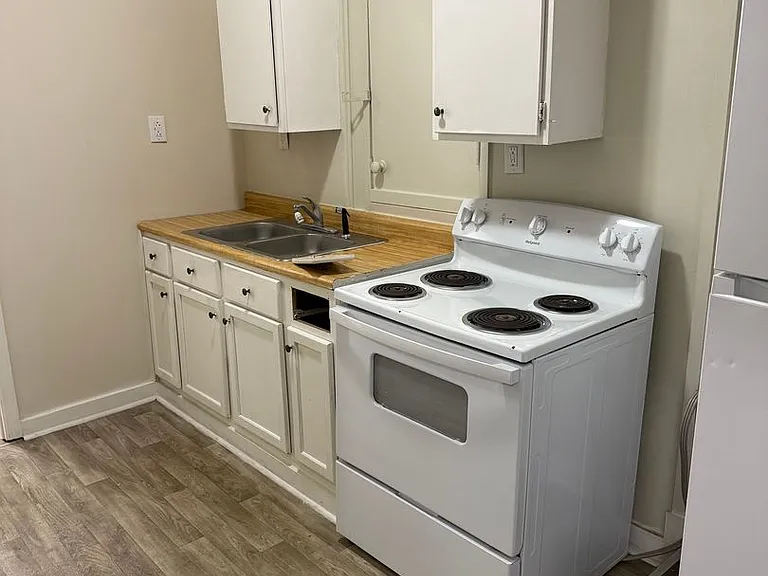 1525 S Walnut St — Photo 1