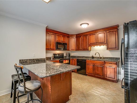 5th image of 3221 Sherwood Bluff Cir