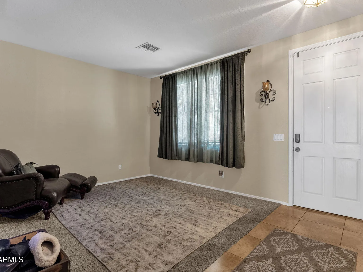 4 bed, 2.5 bath, 3181 sqft, $2,500 — Photo 2