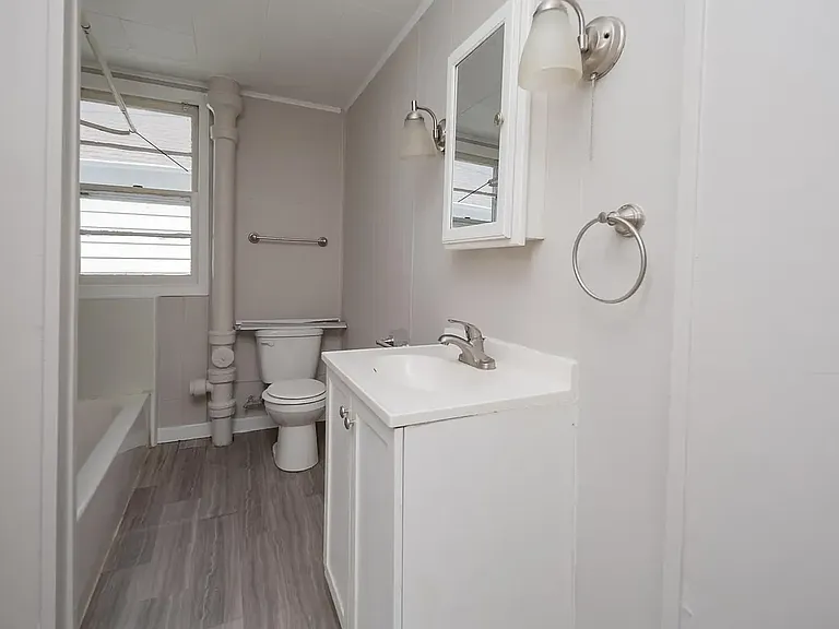 1553 W 17th St - Duplex — Photo 9