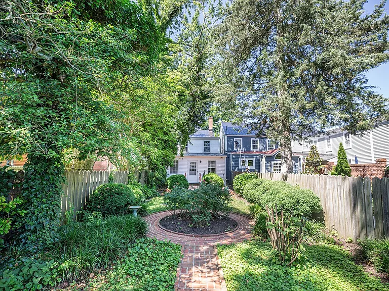 1307 Caroline St — Photo 32