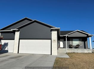 1627 Stonewood Ave, Grand Island, NE 68803