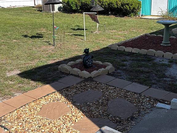 5th image of 10401 Shawnee Rd