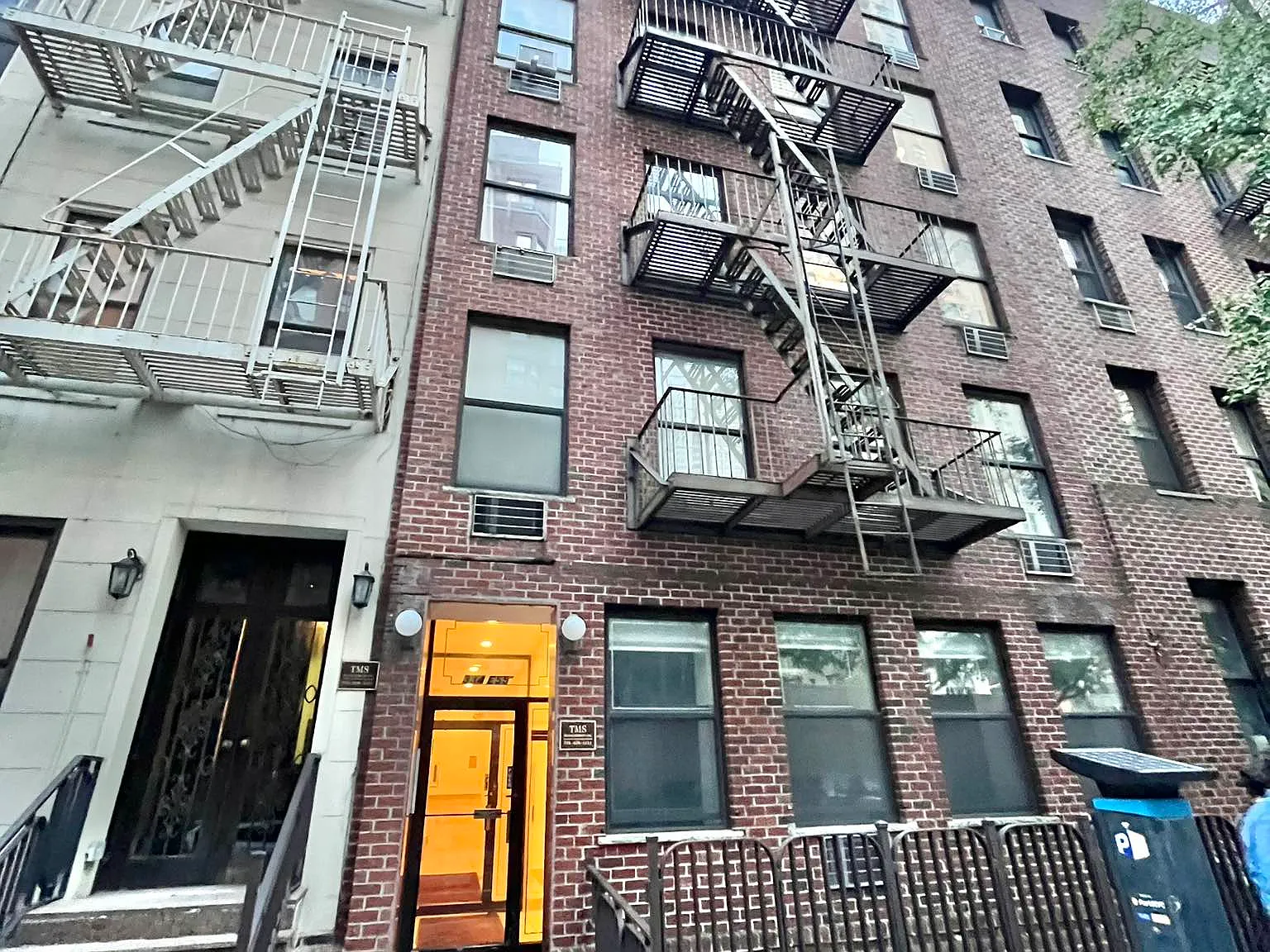 334 East 55th Street — Photo 1
