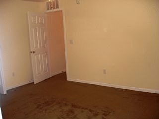 4th image of 1634 Miller St