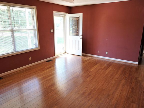 4th image of 3414 Oak Lawn Dr