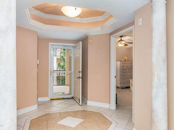 5th image of 425 Pierce Ave Unit 403