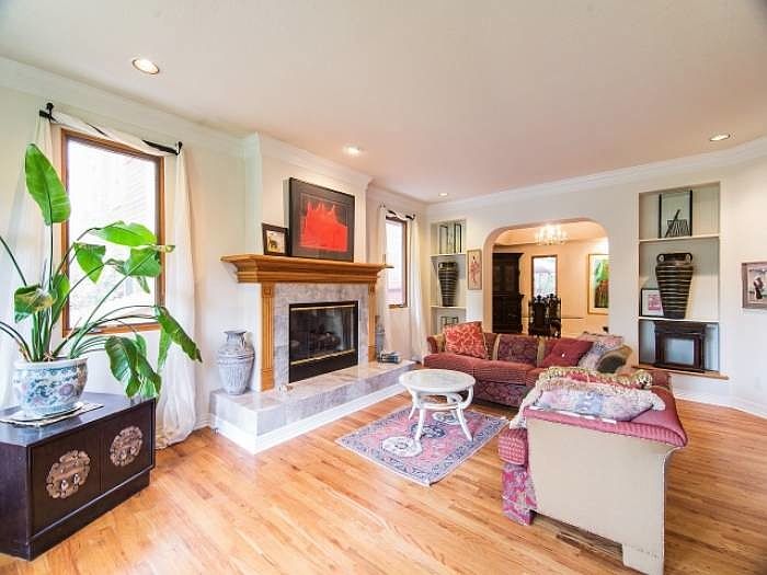 2nd image of 2419 S Fillmore St