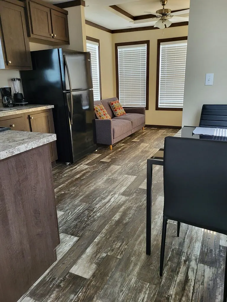 1 bed, 1.0 bath, 385 sqft, $1,300 — Photo 3