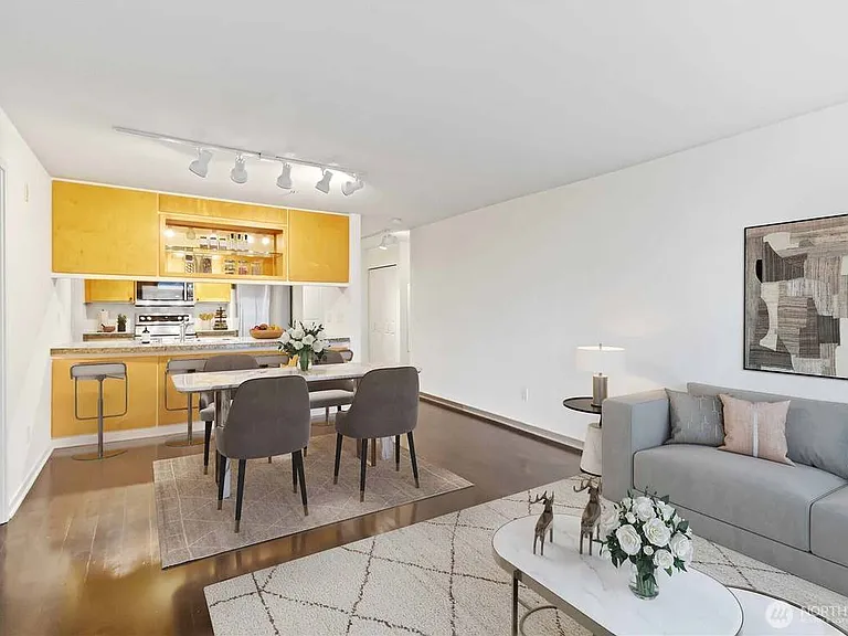 300 110th Ave NE #610 — Photo 4