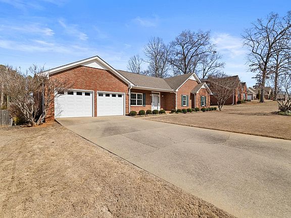 3rd image of 324 Kingston Dr