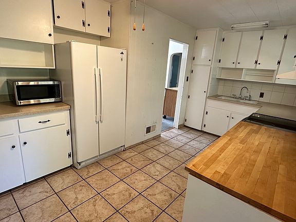 2nd image of 2302 Willow Creek Dr