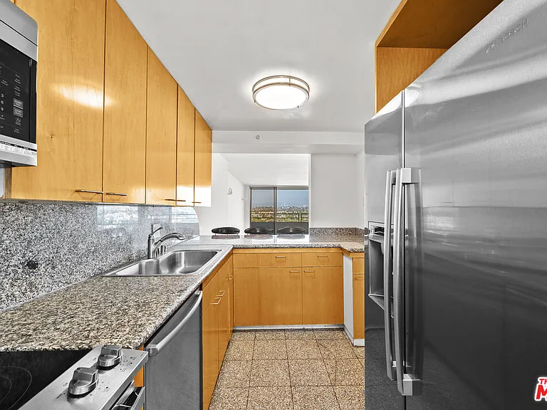 4316 Marina City Dr #1033 — Photo 28