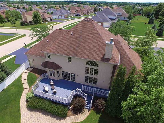 2nd image of 528 Castle Wynd Dr