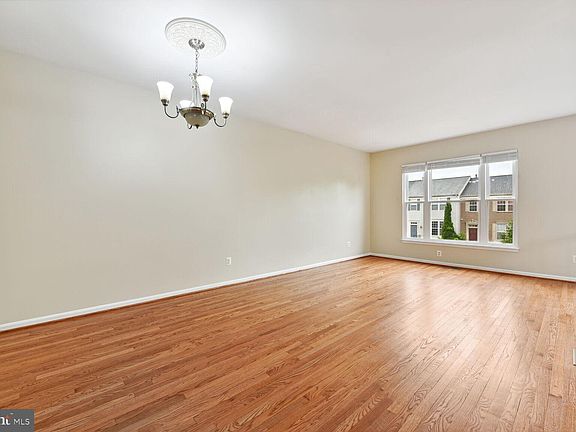 4th image of 43214 Brookford Sq