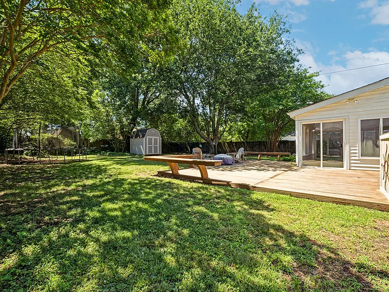 724 Yorkshire Dr — Photo 52